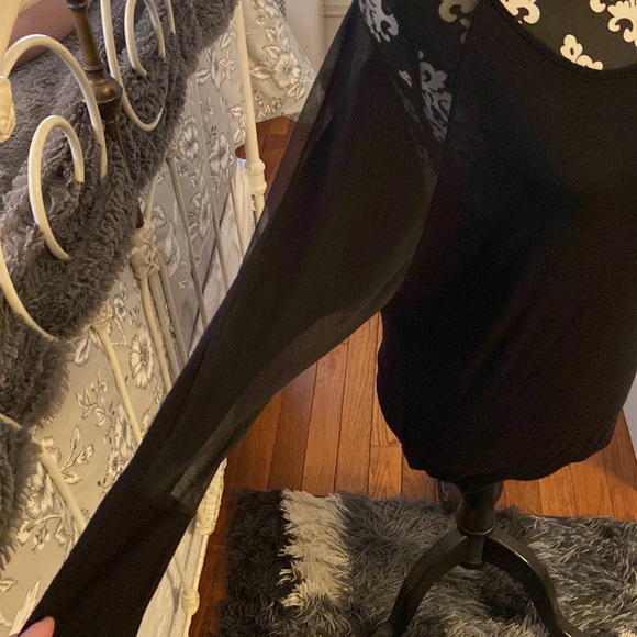 3/$25🛍 Arden B. Top with sheer sleeves - Picture 5 of 9